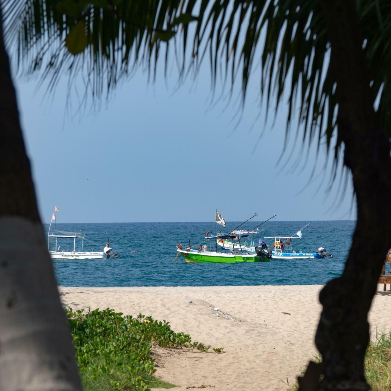 Nomad Beach House Hotel ปูแอร์โตเอสกอนดิโด ภายนอก รูปภาพ